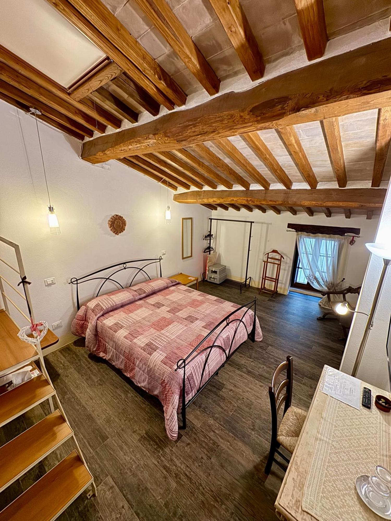 Camere La Carbonaia П'єнца Екстер'єр фото